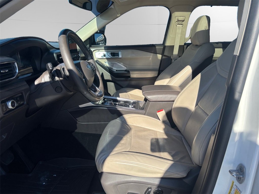 Certified 2020 Ford Explorer Platinum w/ Premium Technology Package image 6