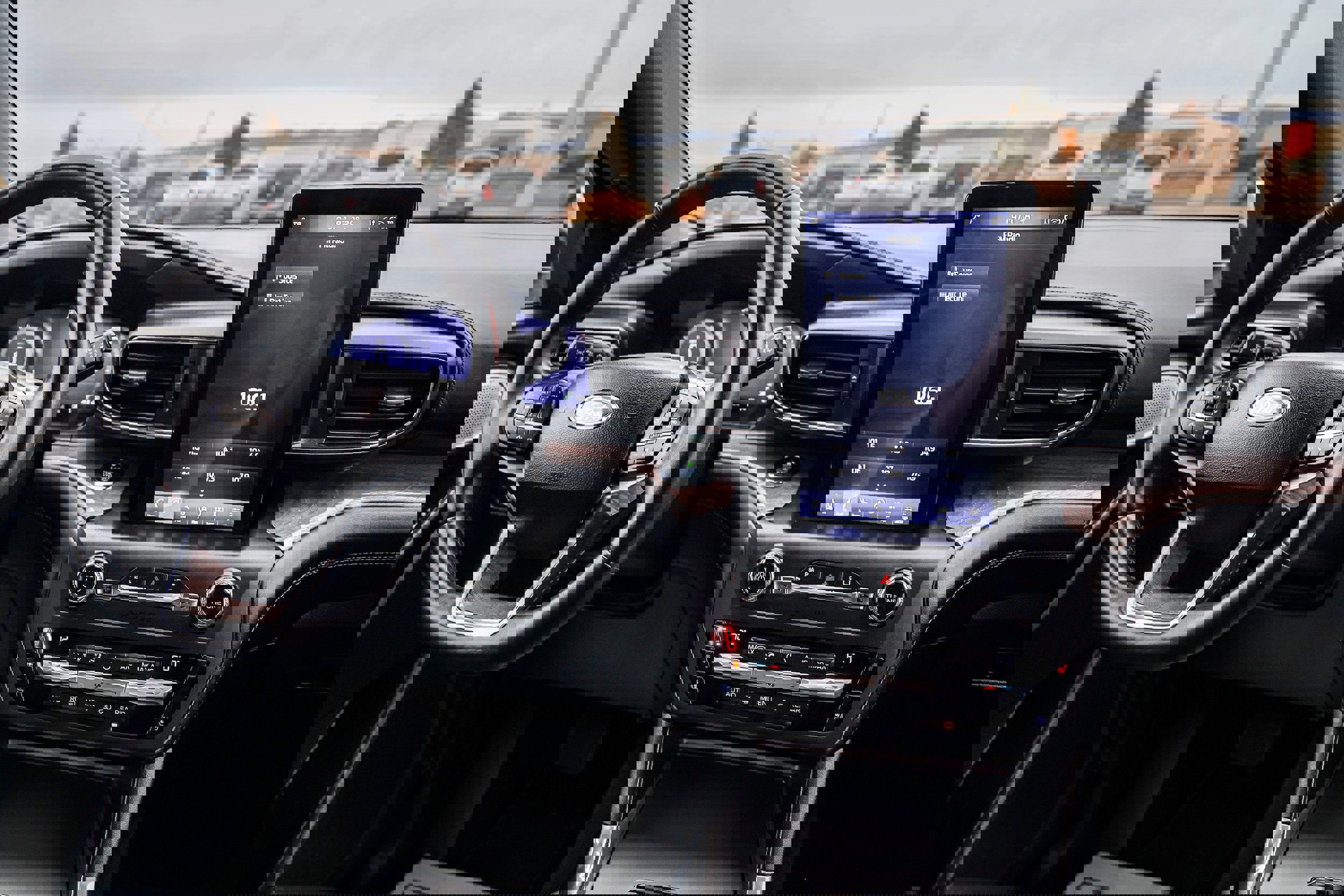 Certified 2020 Ford Explorer Platinum w/ Premium Technology Package image 20