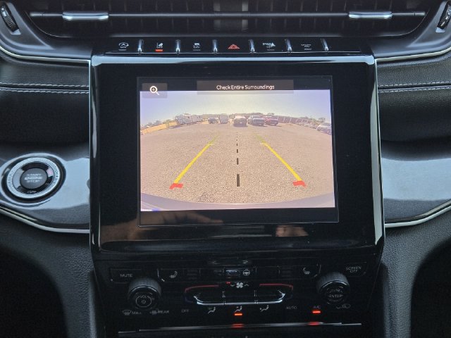 Used 2023 Jeep Grand Cherokee Altitude AWD/4WD image 17