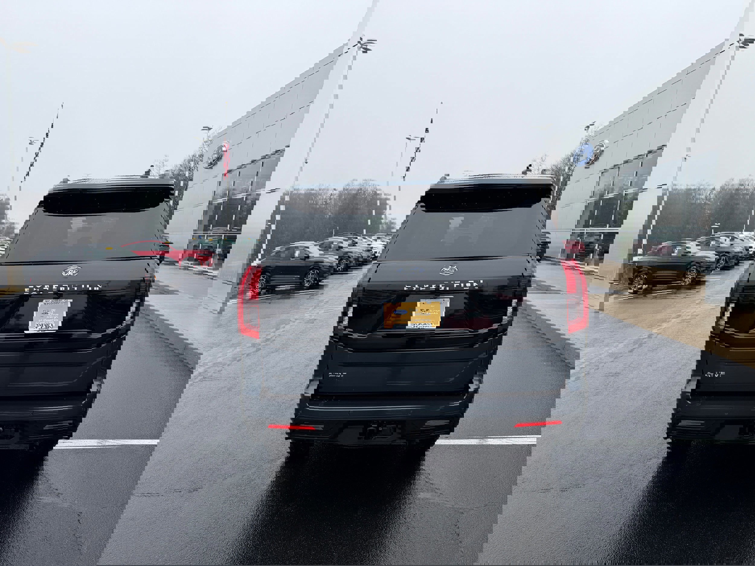 Certified 2025 Ford Expedition Active image 4