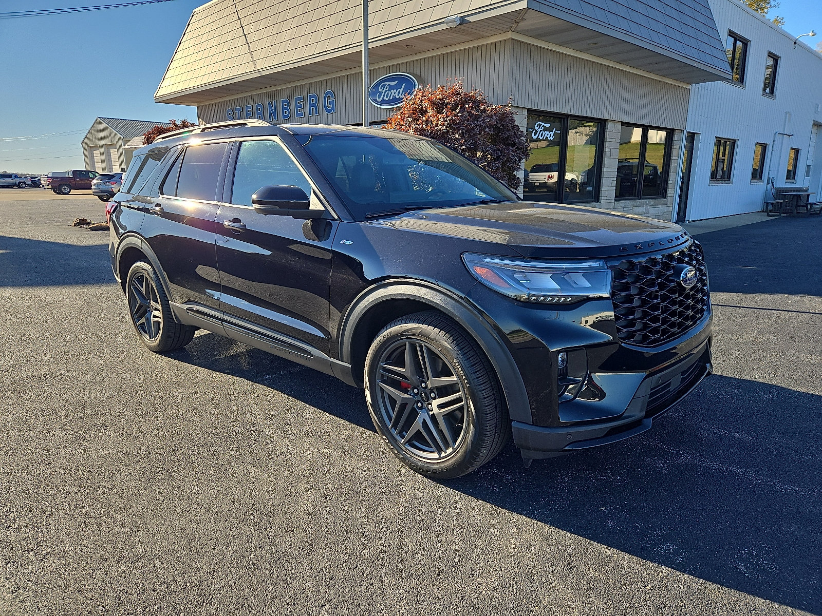 Certified 2025 Ford Explorer ST-Line w/ Premium Package AWD/4WD image 1