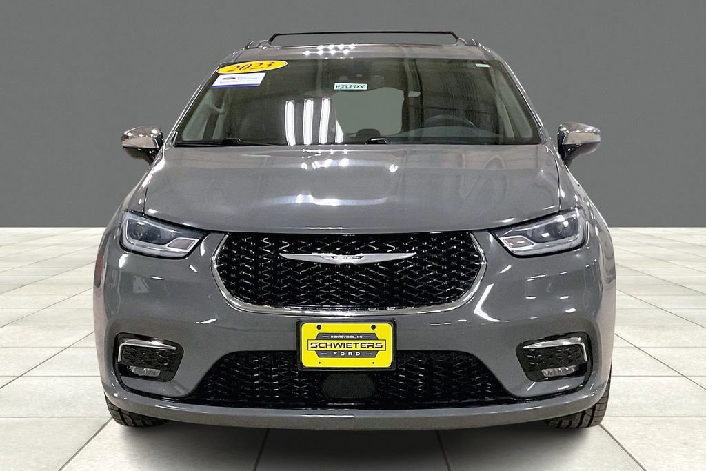 Used 2023 Chrysler Pacifica Limited image 6