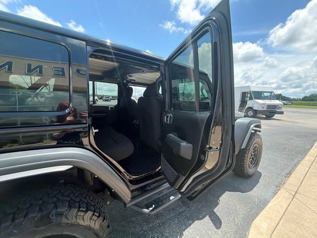 Used 2023 Jeep Wrangler Unlimited Sport AWD/4WD image 17