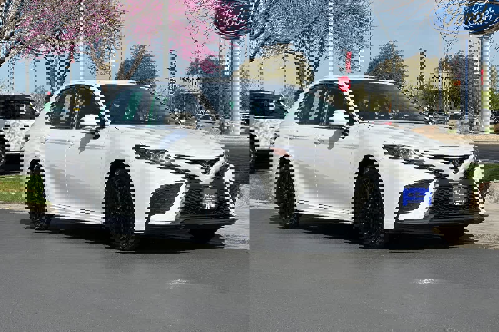 Used 2024 Toyota Camry SE FWD image 7