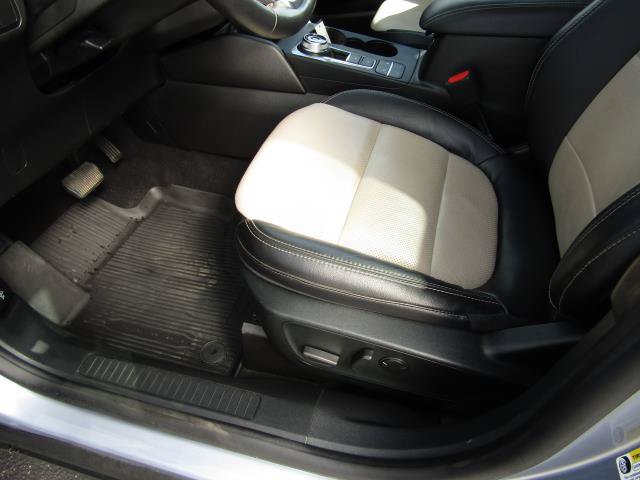 Certified 2022 Ford Escape Titanium w/ Titanium Elite Package AWD/4WD image 17