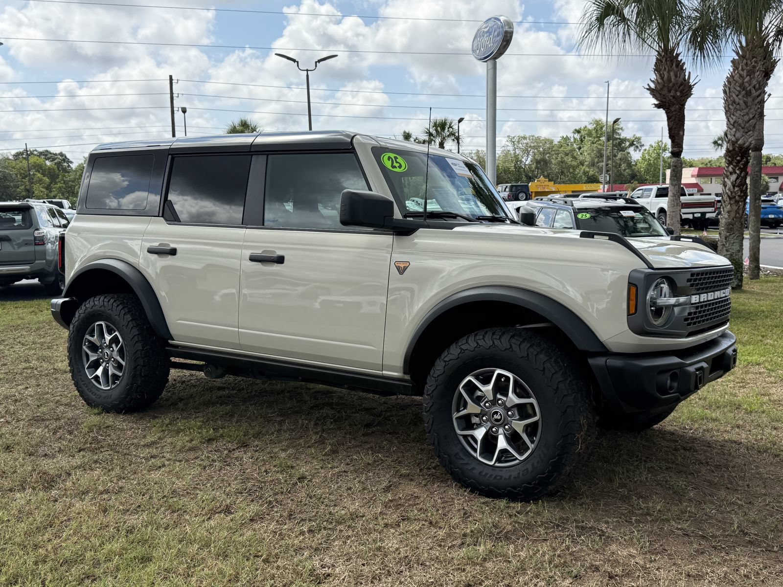 Certified 2025 Ford Bronco Badlands AWD/4WD image 2