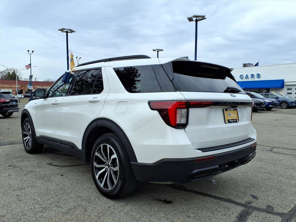 Certified 2025 Ford Explorer ST-Line image 4