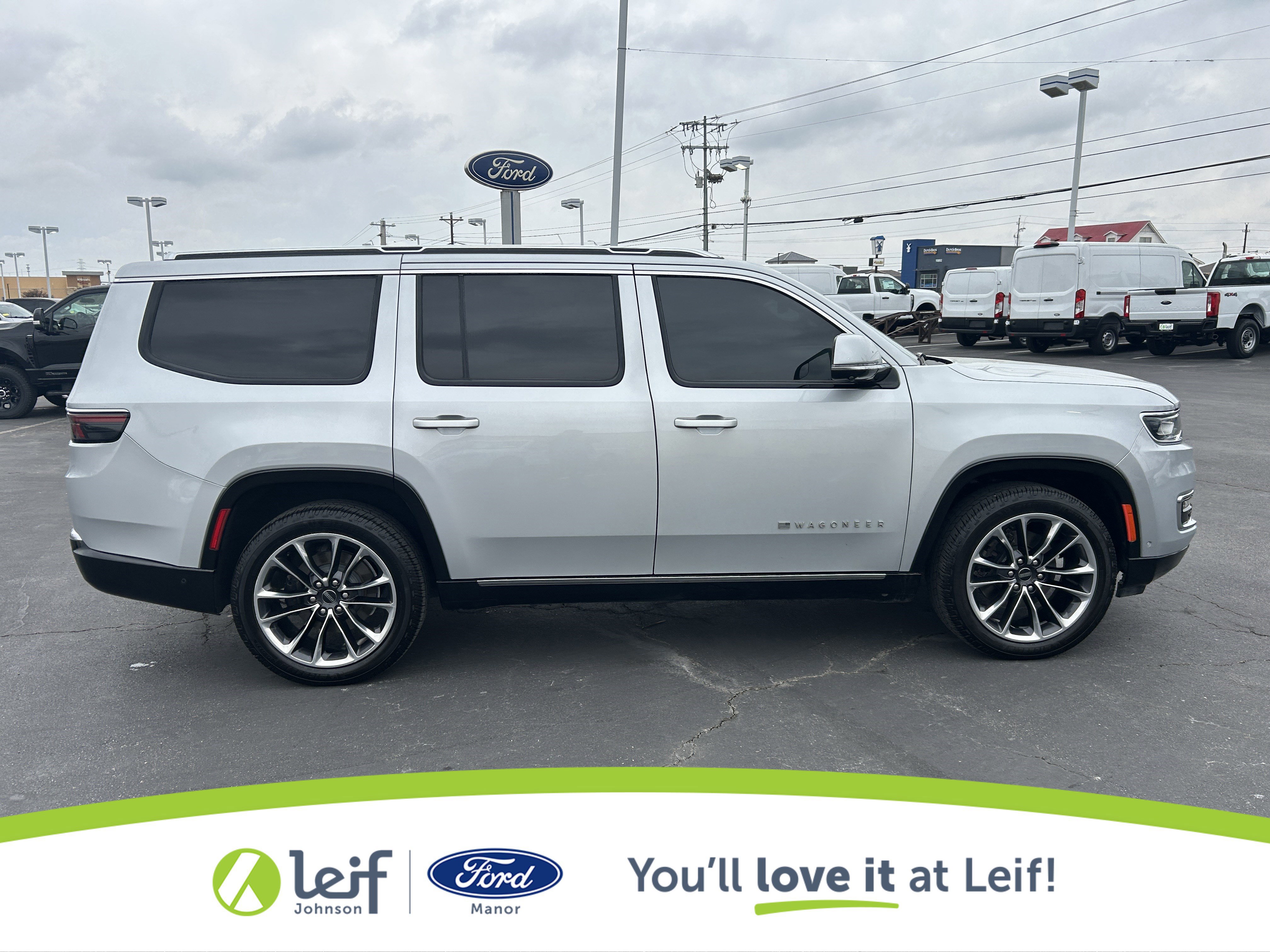 Used 2022 Jeep Wagoneer Series III w/ Premium Group I image 2