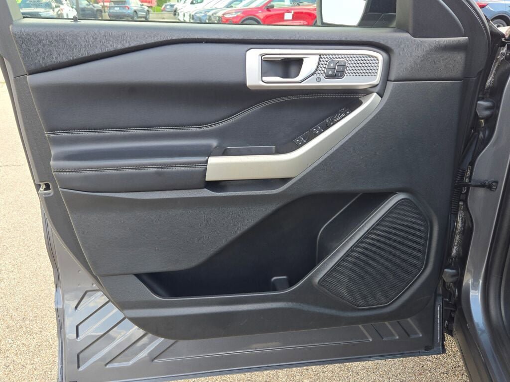 Certified 2021 Ford Explorer Limited w/ Equipment Group 301A image 21