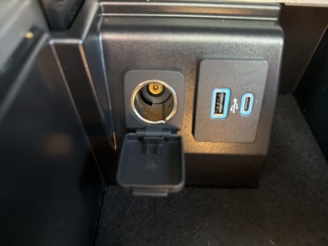 Certified 2022 Ford Explorer XLT w/ Equipment Group 202A image 38