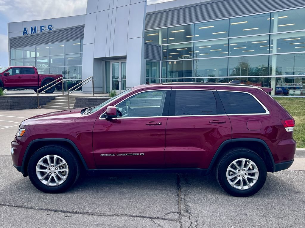 Used 2022 Jeep Grand Cherokee Laredo X AWD/4WD image 3