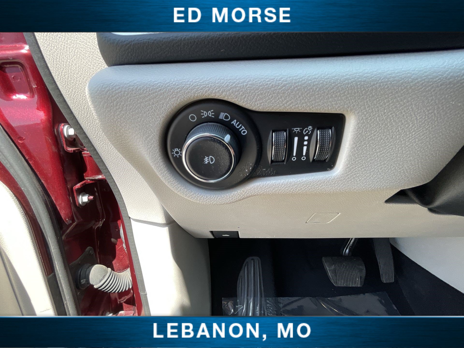 Used 2023 Chrysler Pacifica Touring-L FWD image 17