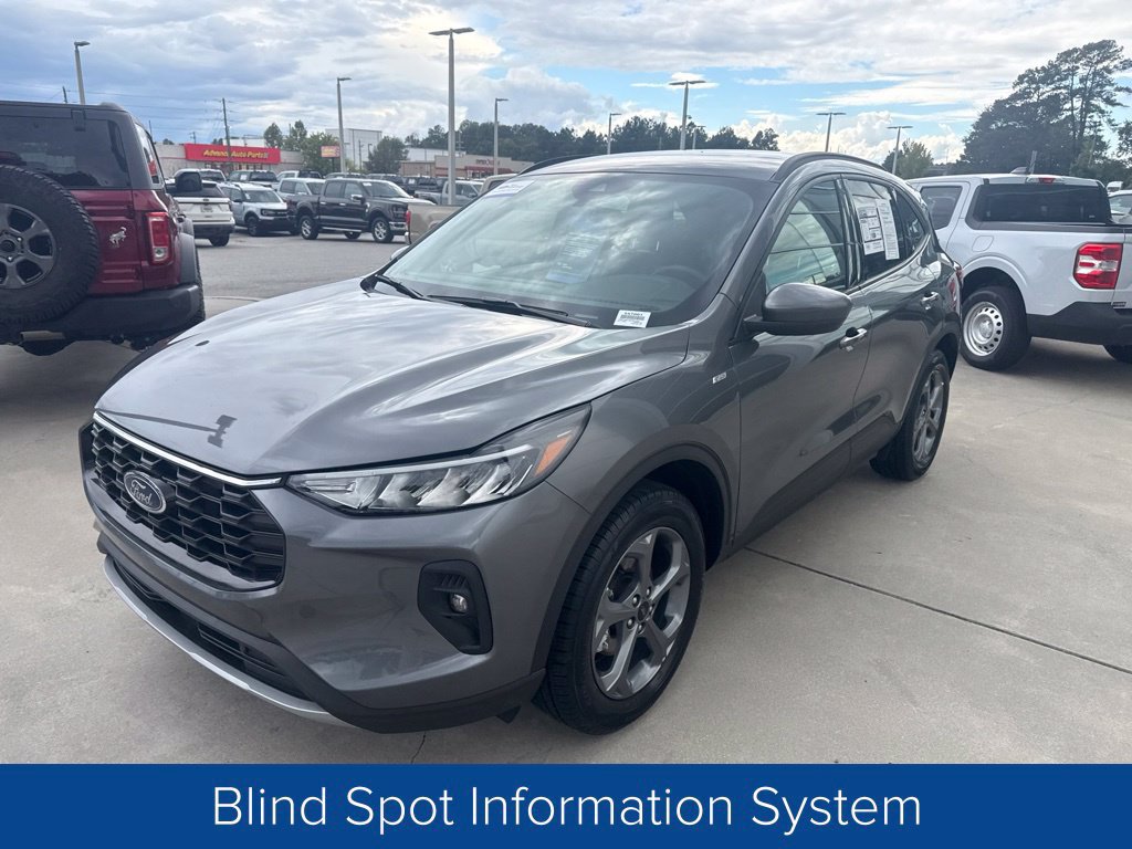 Certified 2025 Ford Escape ST-Line Select AWD/4WD image 3