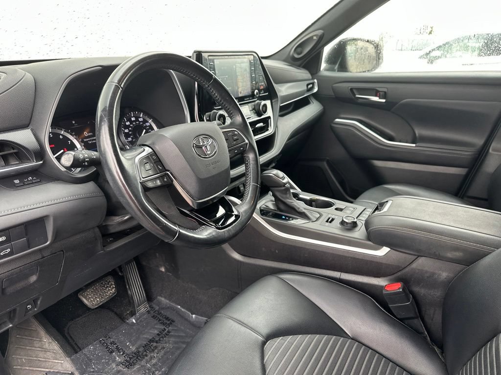 Used 2021 Toyota Highlander XSE AWD/4WD image 15