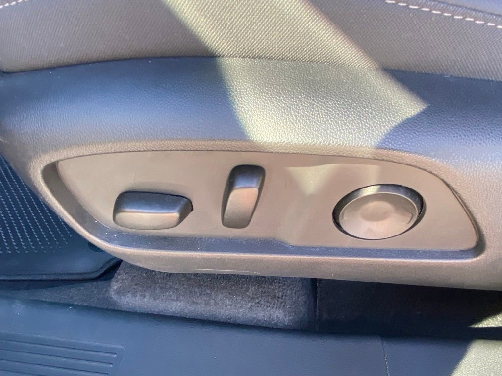 Used 2025 Chevrolet Equinox LT w/ Convenience Package II image 10