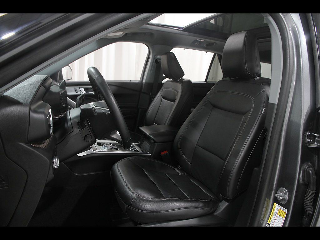 Certified 2023 Ford Explorer Limited w/ Equipment Group 301A AWD/4WD image 6