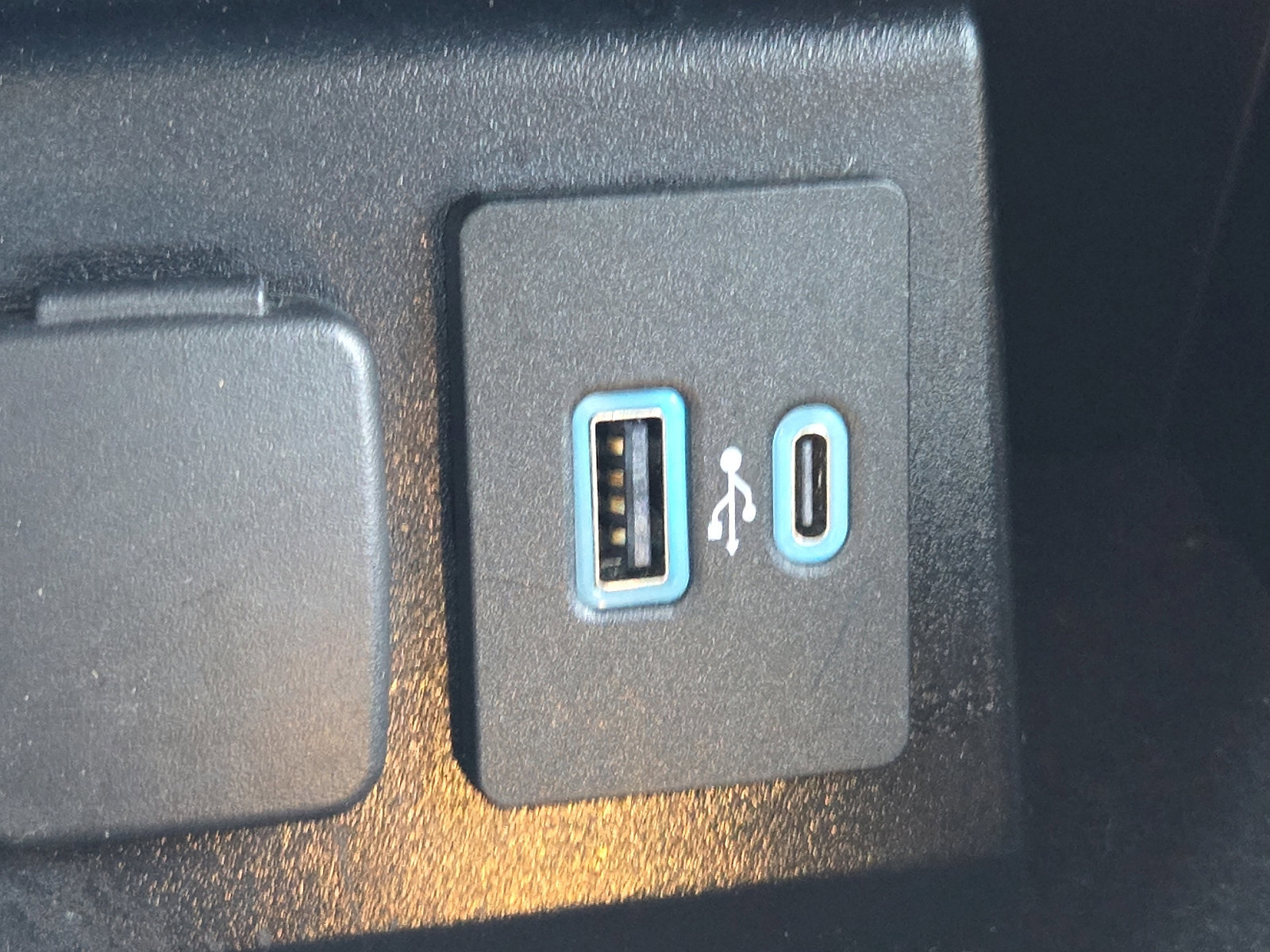 Certified 2022 Ford Explorer XLT w/ Equipment Group 202A image 22