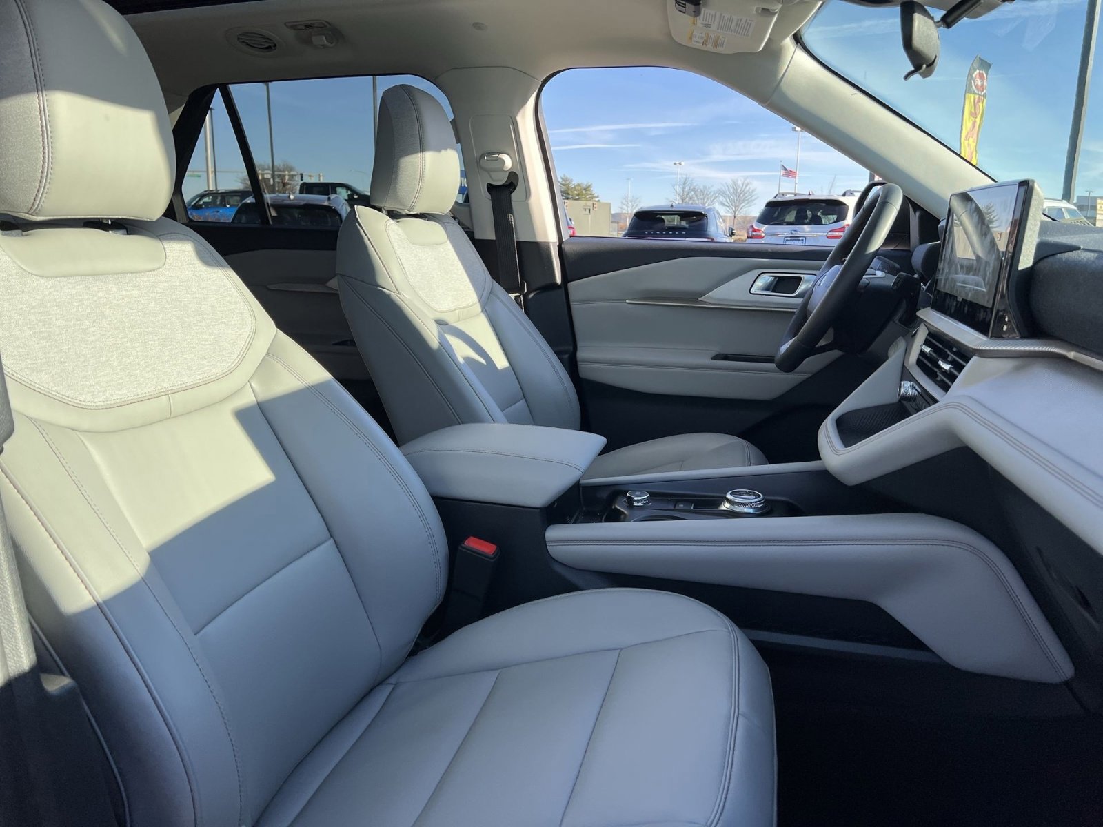 Certified 2026 Ford Explorer Active w/ Active Comfort Package image 28