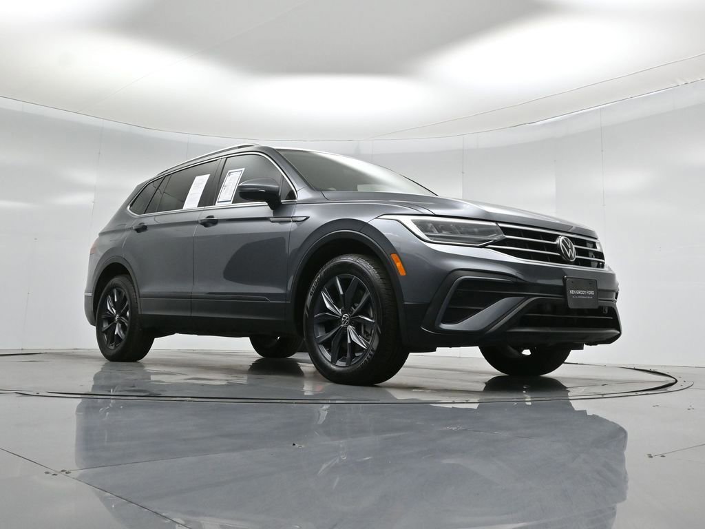 Used 2023 Volkswagen Tiguan SE w/ Panoramic Sunroof Package image 5