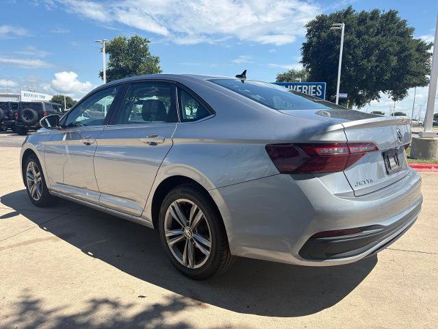 Used 2024 Volkswagen Jetta SE FWD image 5