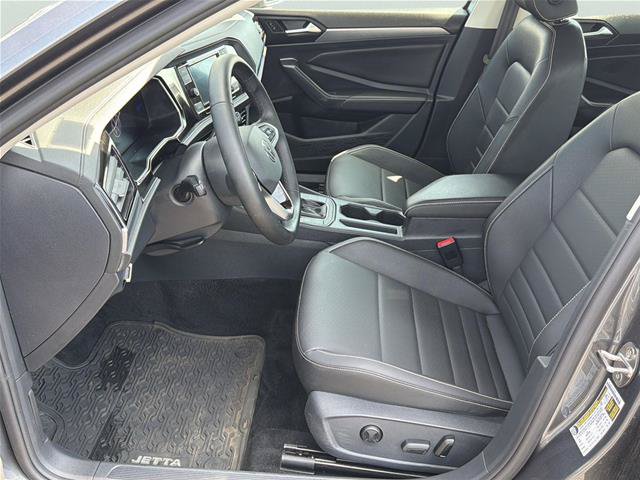Used 2024 Volkswagen Jetta SE FWD image 11