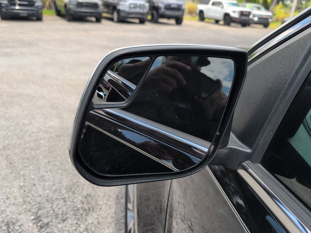 Used 2022 GMC Canyon Denali RWD image 7