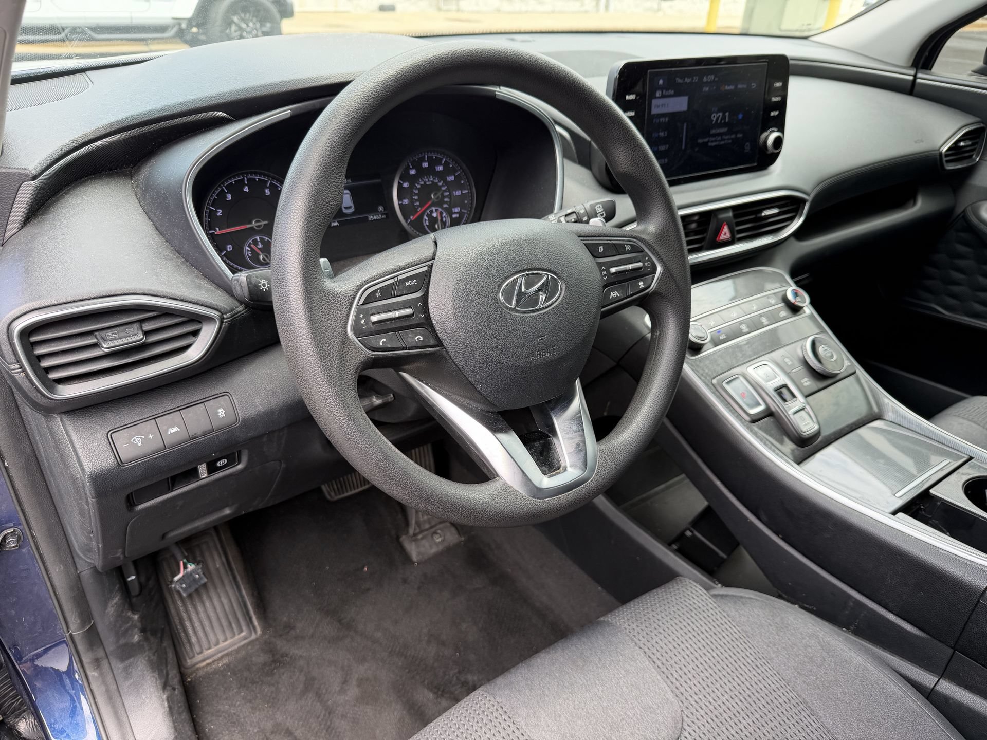 Used 2021 Hyundai Santa Fe SE FWD image 2