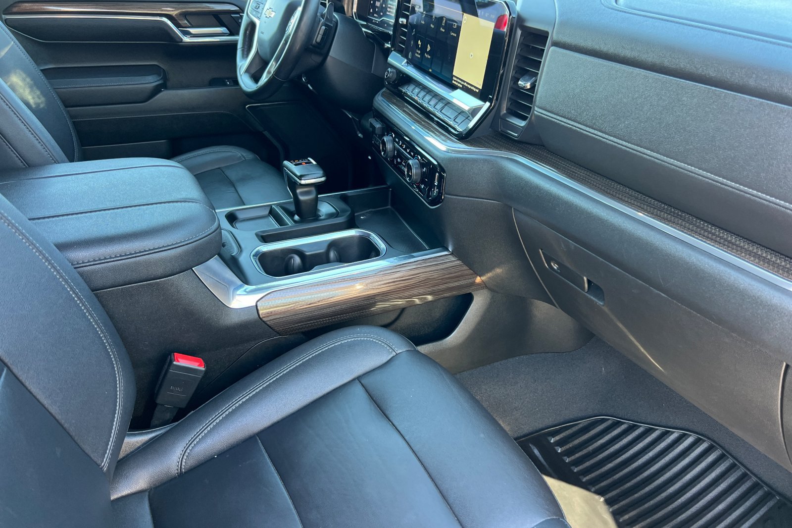 Used 2023 Chevrolet Silverado 1500 LT AWD/4WD image 17