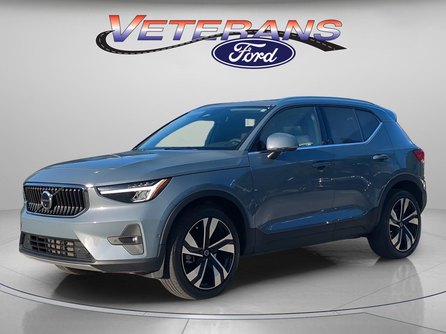 Used 2023 Volvo XC40 B5 Plus w/ Protection Package Premier