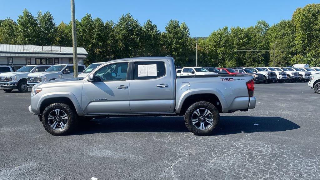 Used 2018 Toyota Tacoma TRD Sport w/ Technology Package RWD image 8