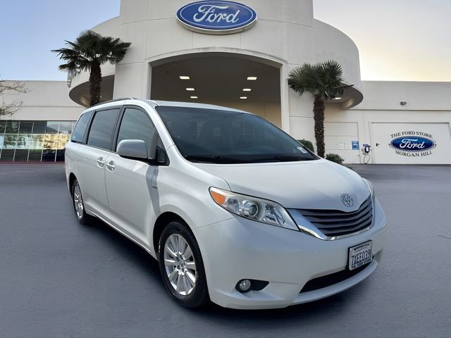 Used 2017 Toyota Sienna XLE w/ XLE Navigation Package AWD/4WD image 4