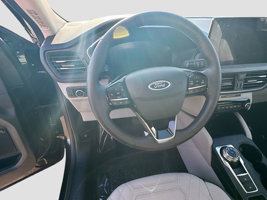 Certified 2023 Ford Escape Platinum w/ Premium Technology Package AWD/4WD image 10