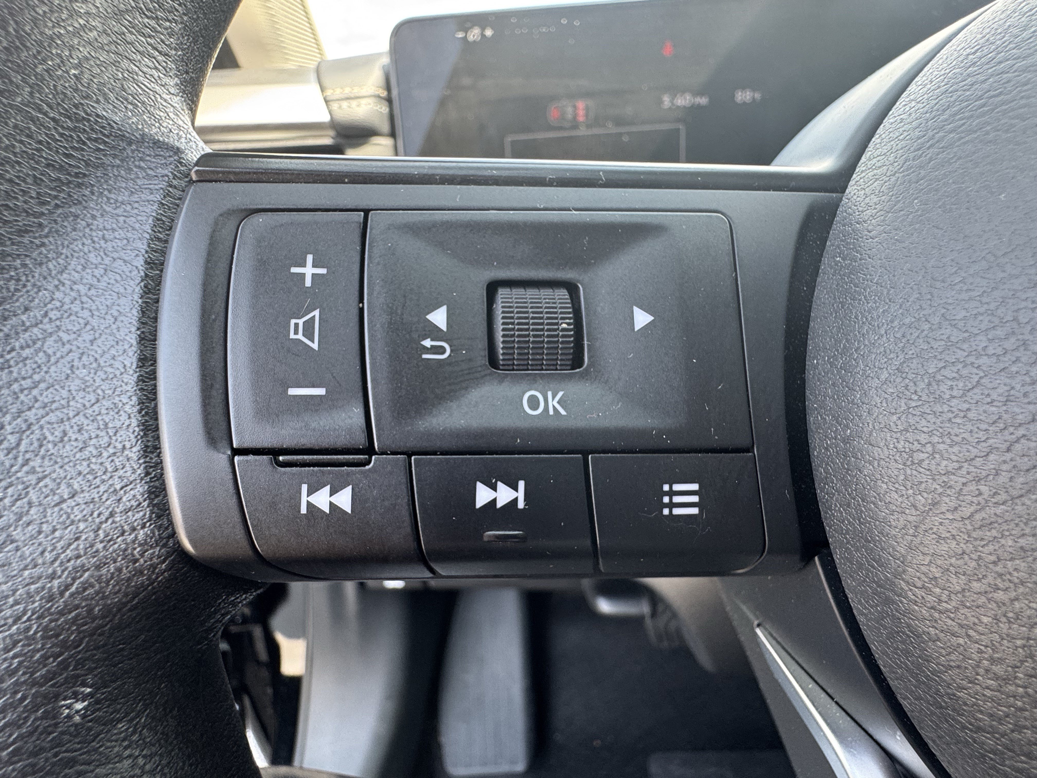 Used 2026 Nissan Kicks SV FWD image 28