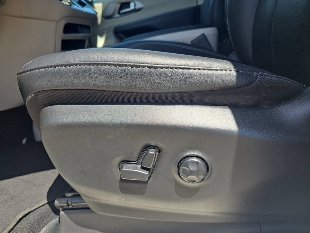 Used 2024 Chrysler Pacifica Touring-L FWD image 27