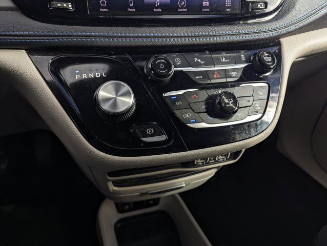 Used 2021 Chrysler Pacifica Touring FWD image 13