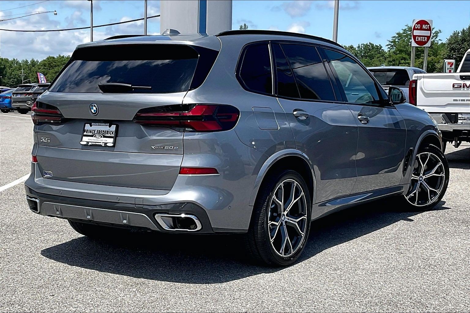 Used 2024 BMW X5 xDrive50e w/ M Sport Package AWD/4WD image 12
