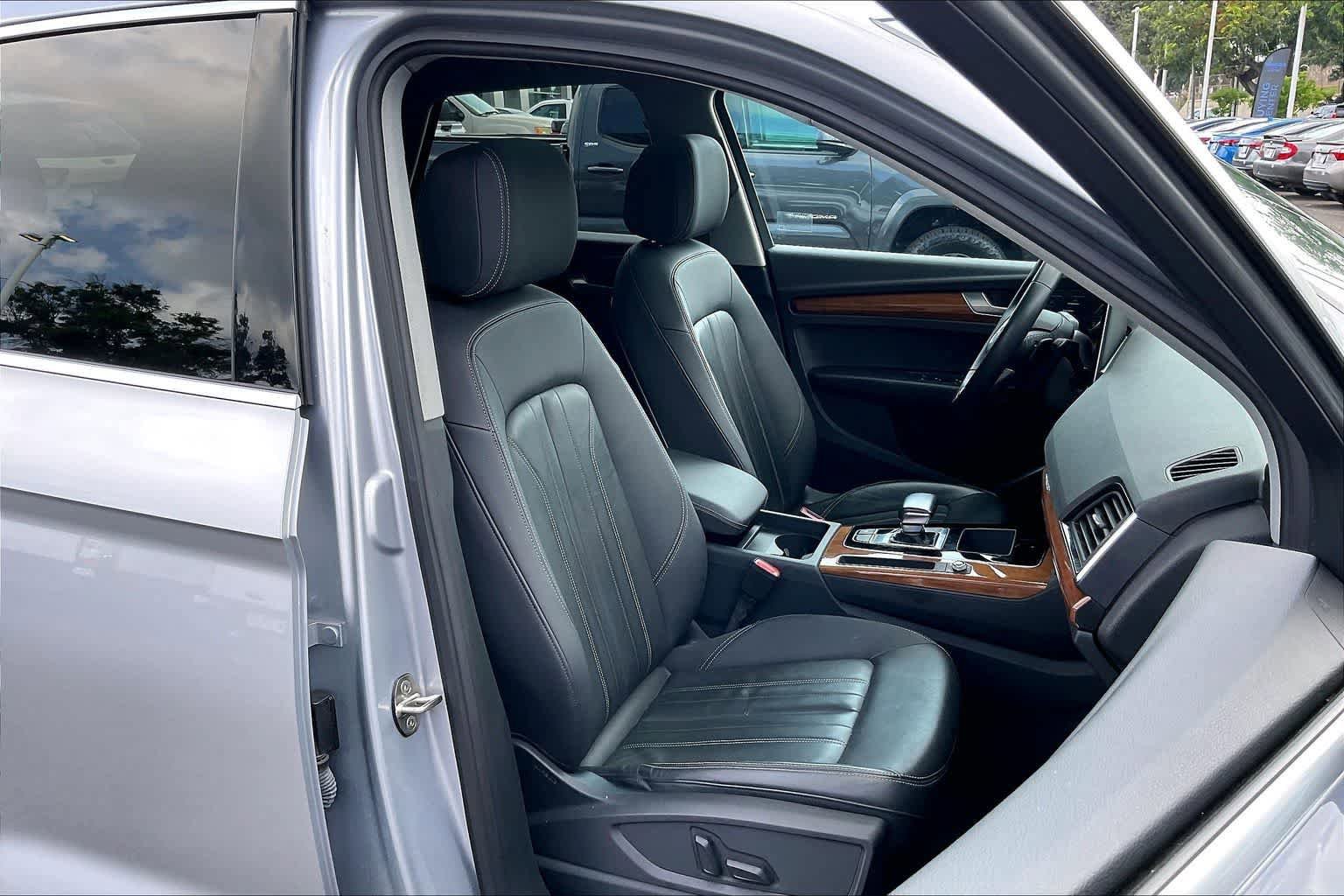Used 2023 Audi Q5 2.0T Premium w/ Convenience Package AWD/4WD image 13