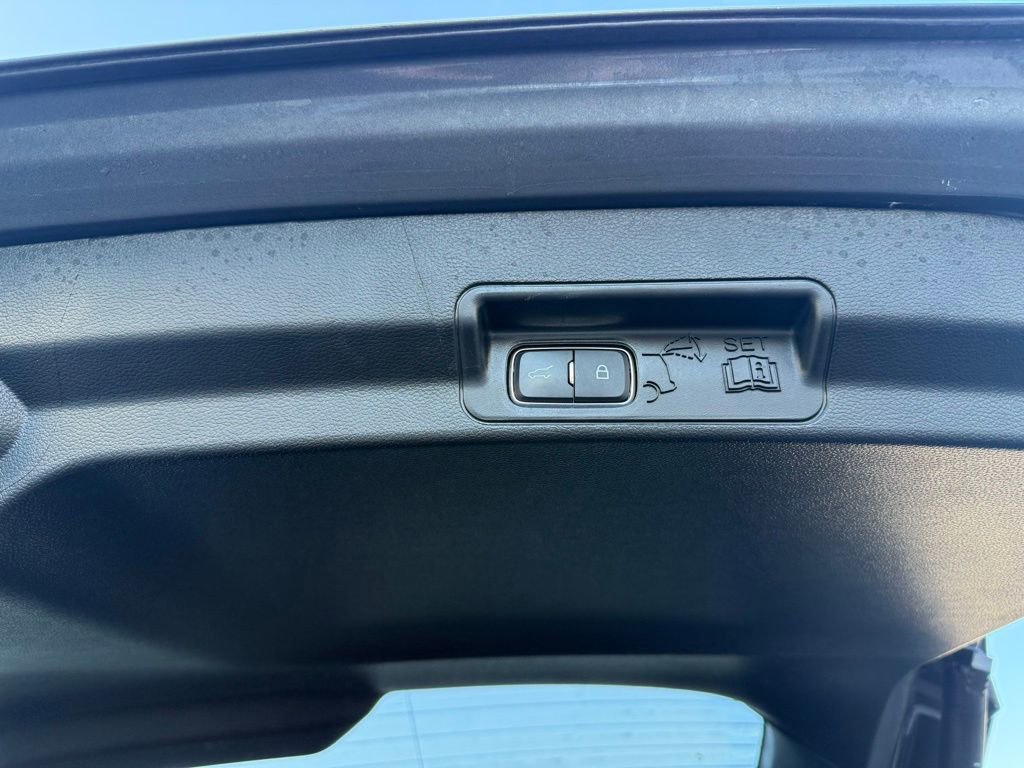 Certified 2022 Ford Explorer XLT w/ Equipment Group 202A image 18