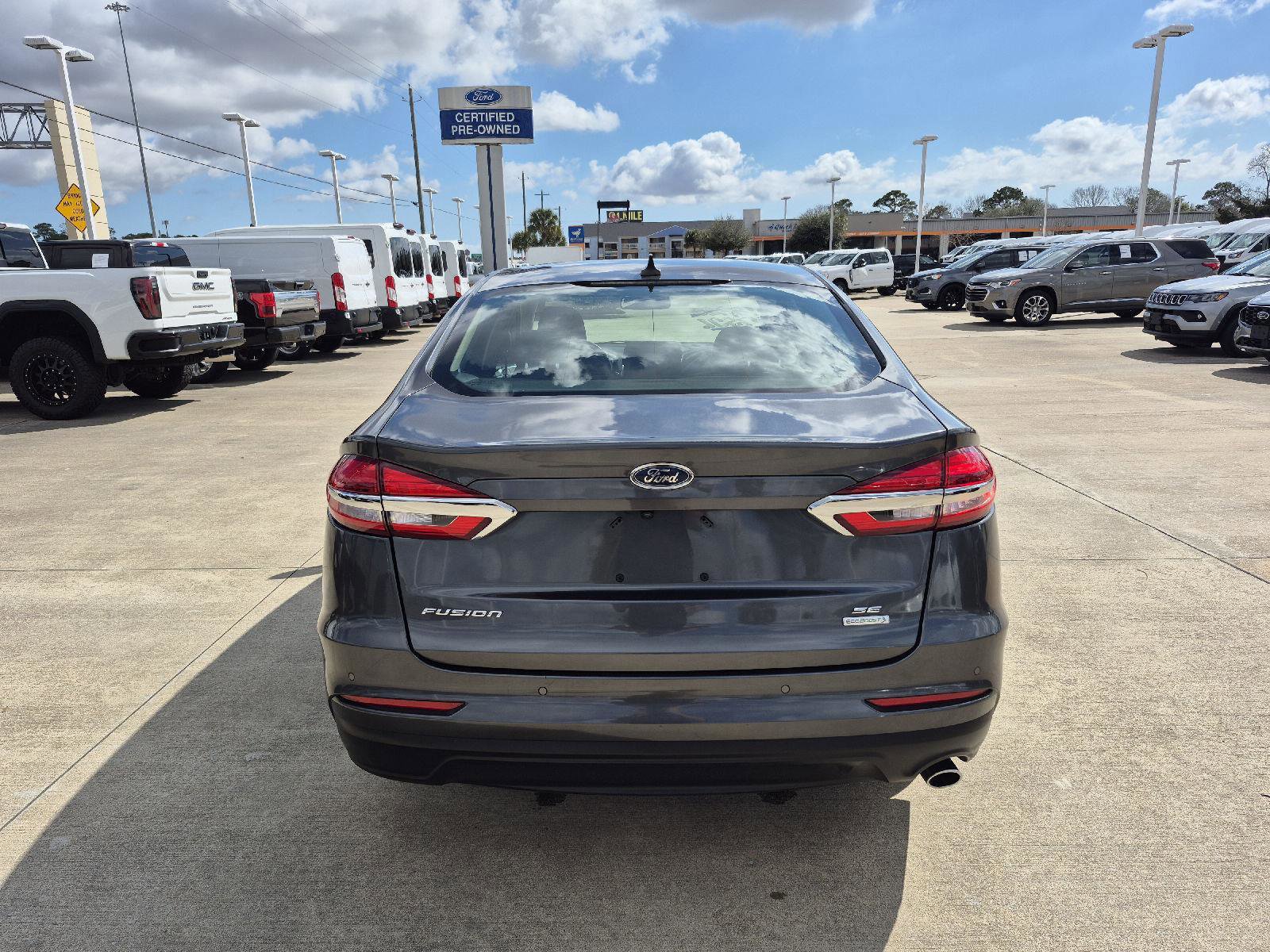 Certified 2020 Ford Fusion SE image 4