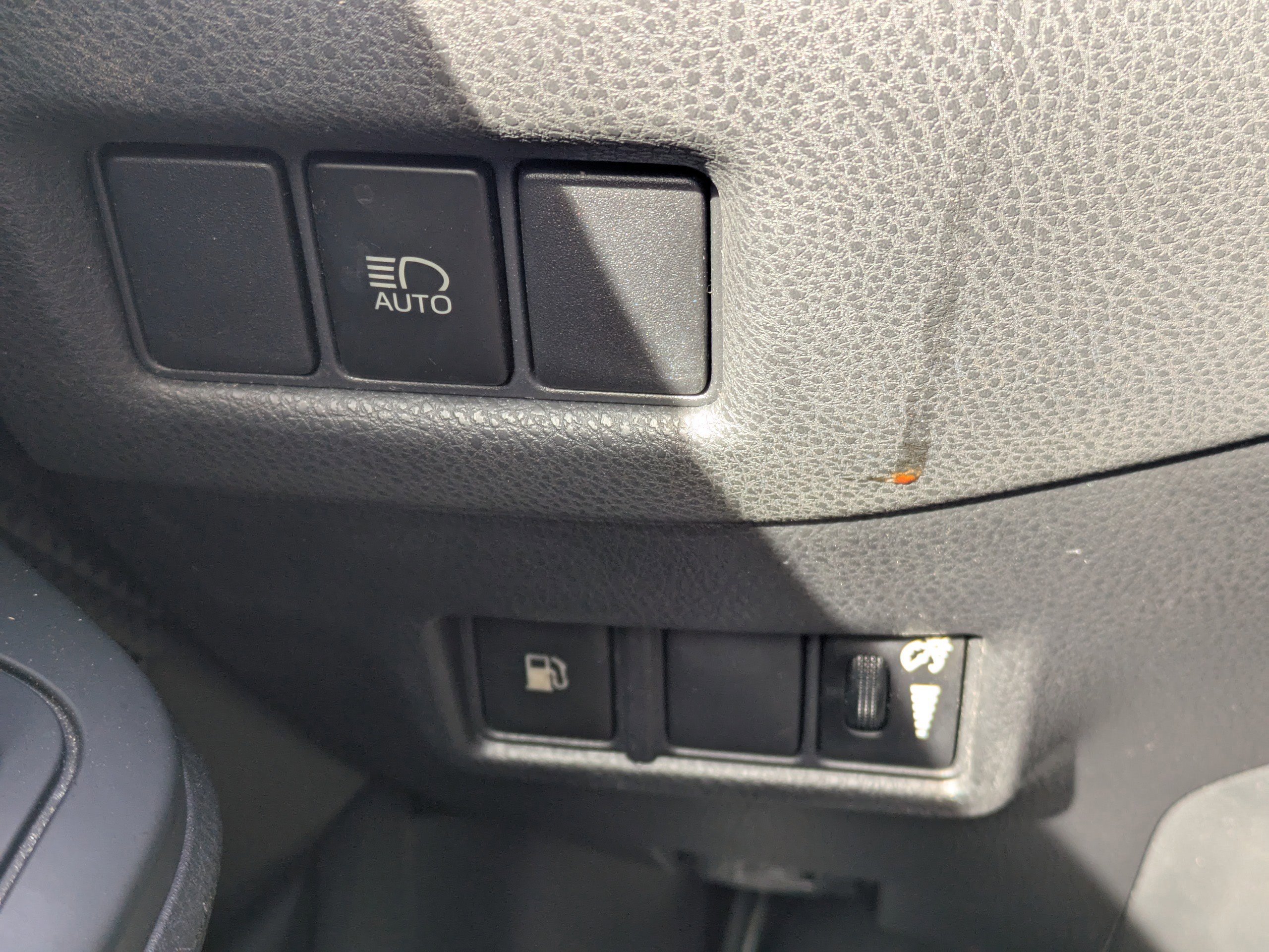 Used 2019 Toyota C-HR LE image 25