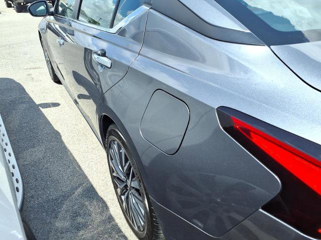 Used 2024 Nissan Altima 2.5 SV FWD image 17
