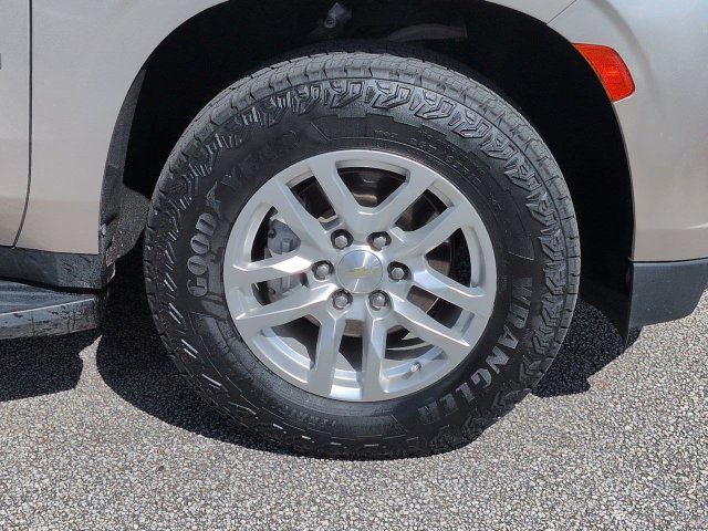 Used 2023 Chevrolet Suburban LT AWD/4WD image 11