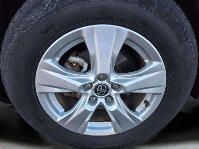 Used 2021 Toyota RAV4 XLE image 26