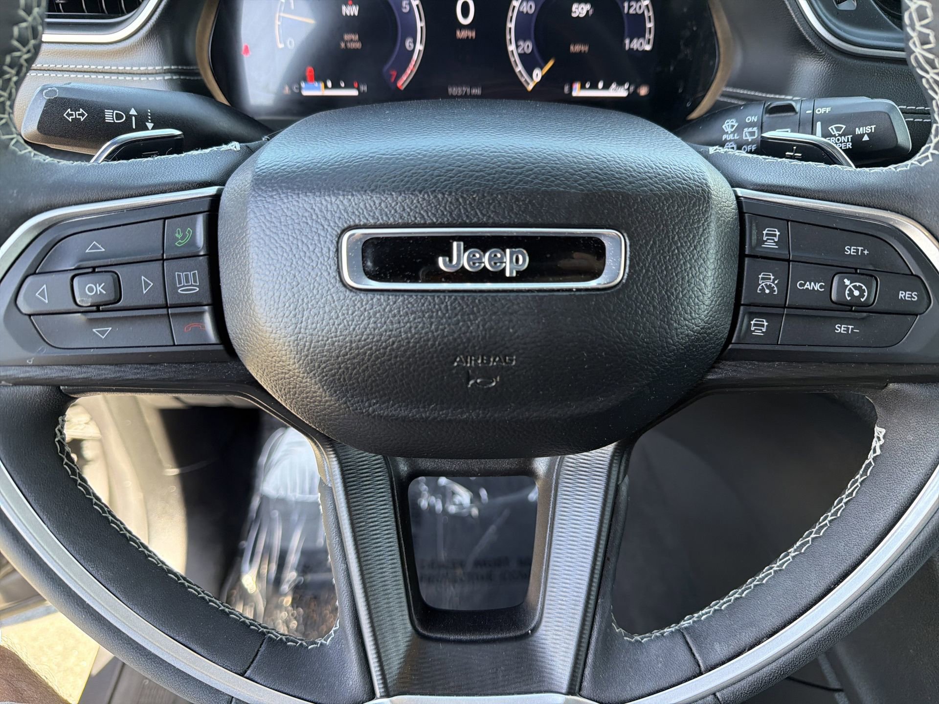 Used 2025 Jeep Grand Cherokee Altitude image 11