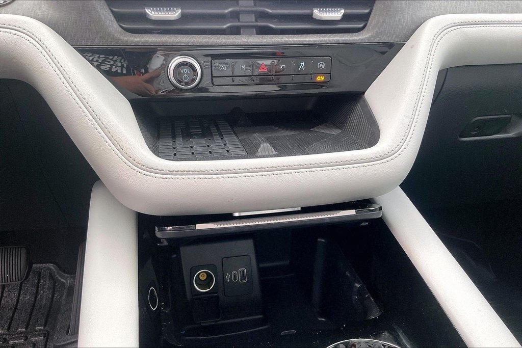 Certified 2025 Ford Explorer Platinum w/ Ultimate Package AWD/4WD image 36