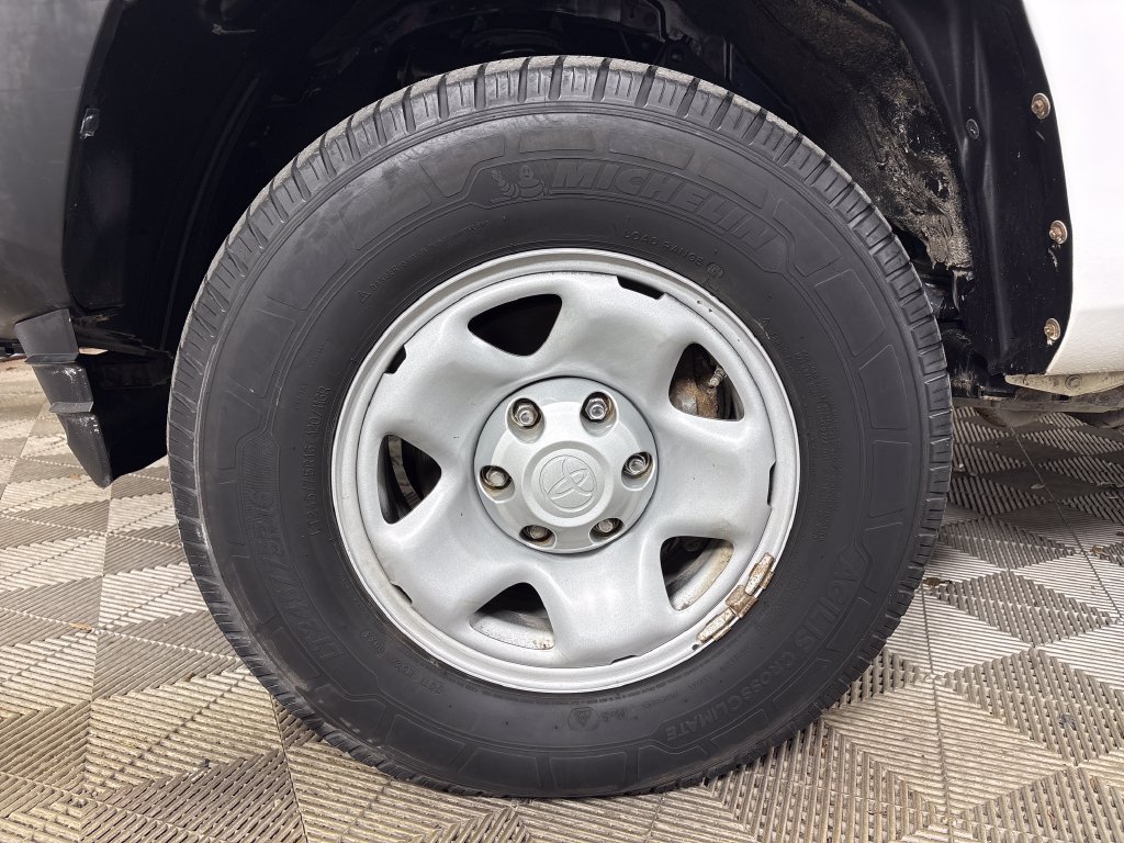 Used 2017 Toyota Tacoma SR AWD/4WD image 11