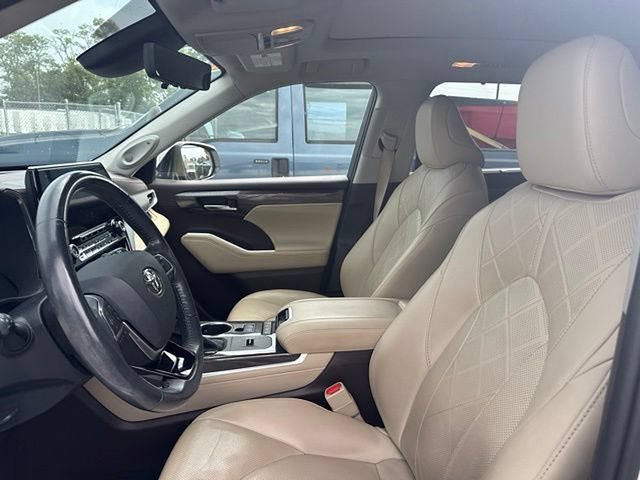 Used 2020 Toyota Highlander Platinum AWD/4WD image 10
