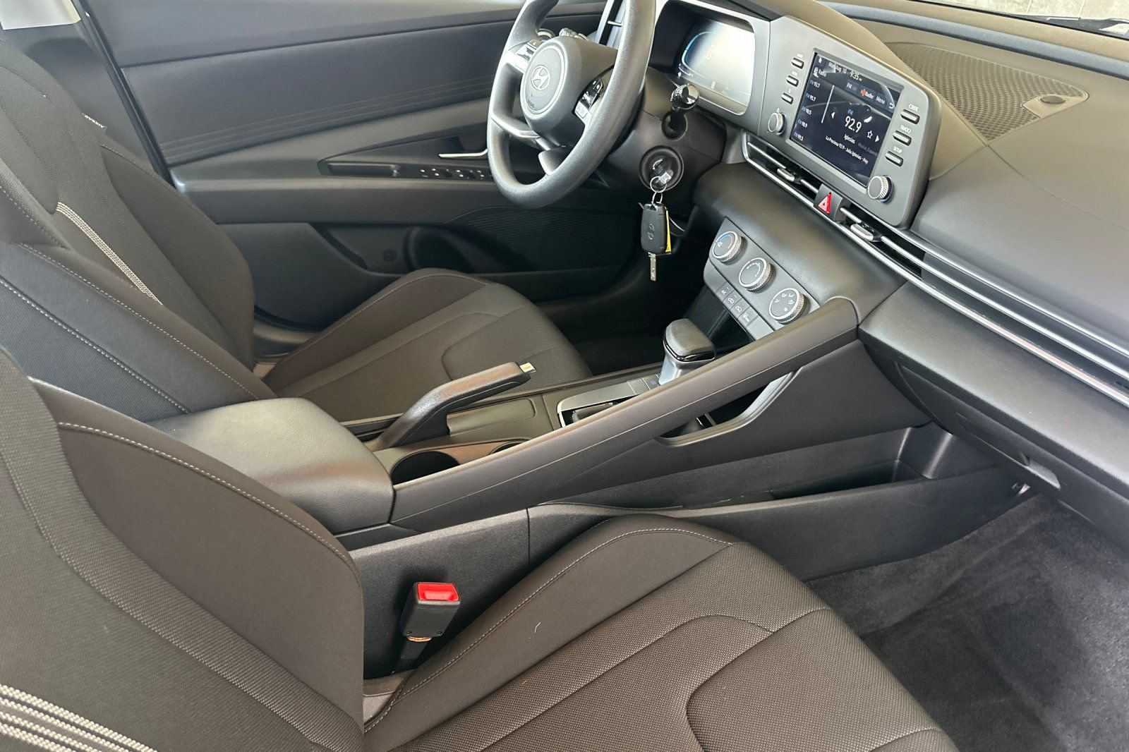 Used 2025 Hyundai Elantra SE FWD image 15