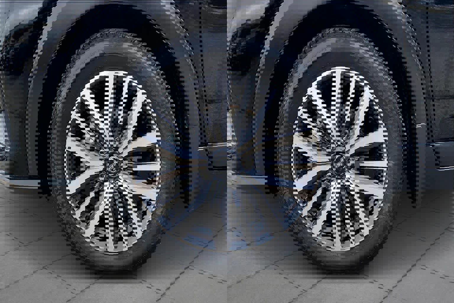 Used 2023 Nissan Kicks SV image 13