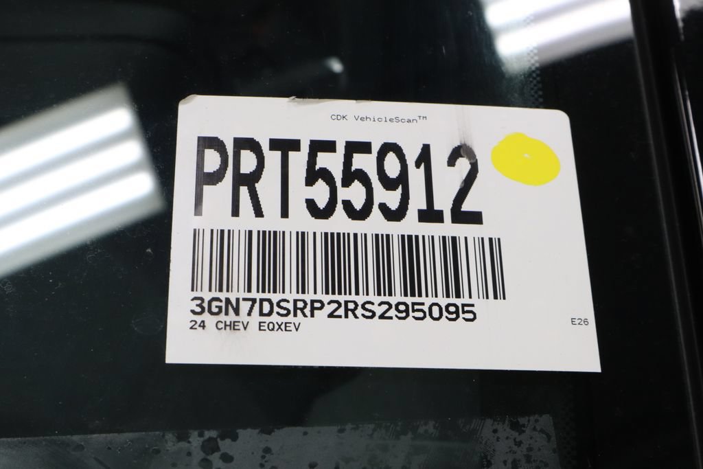 Used 2024 Chevrolet Equinox EV RS FWD image 36